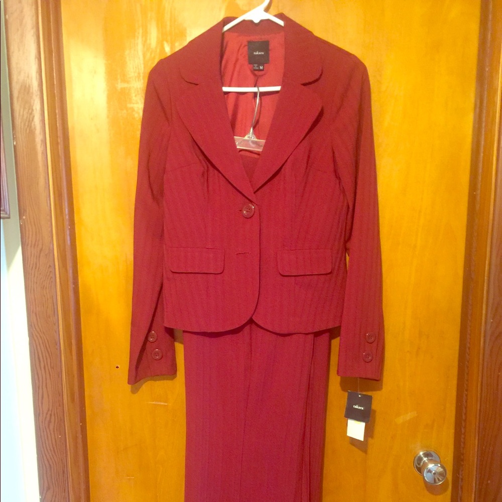 2-piece pantsuit/business suit/sportswear